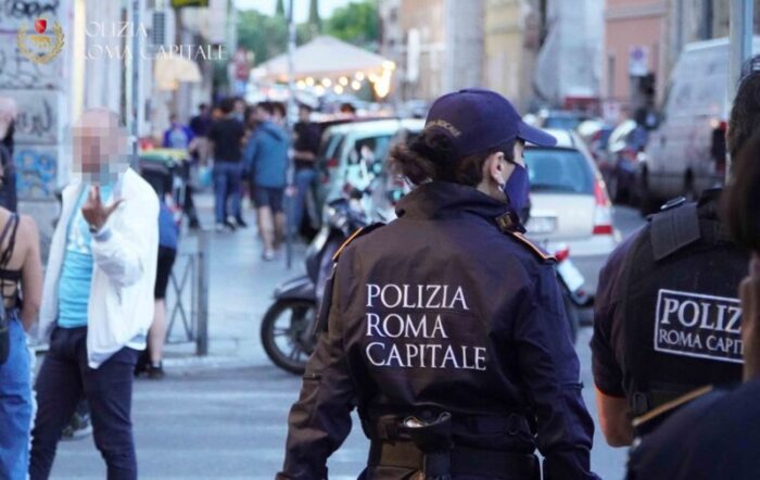 Follie" dei tifosi durante le "notti magiche": sorpassi azzardati, in 7 in auto, e non solo