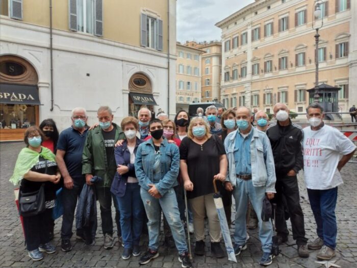 Equi Diritti e il presidio sotto Montecitorio: "Il nubifragio non ferma la protesta!"