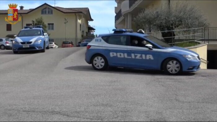 Cassino. Tentano di forzare la porta di un bar: arrestati due uomini