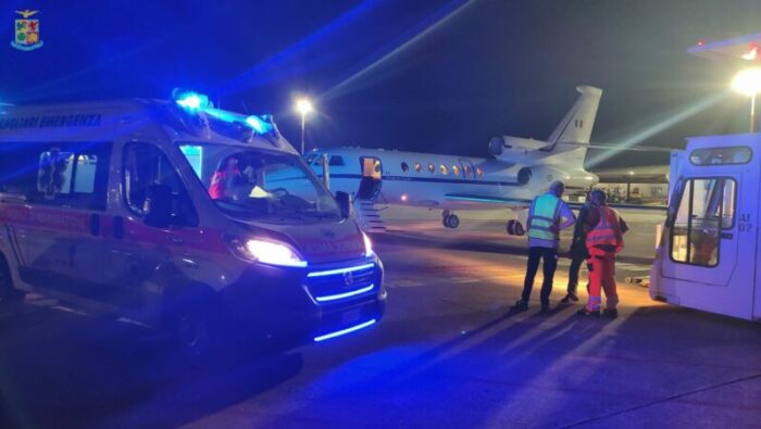 volo cagliari ciampino salvare la vita neonato