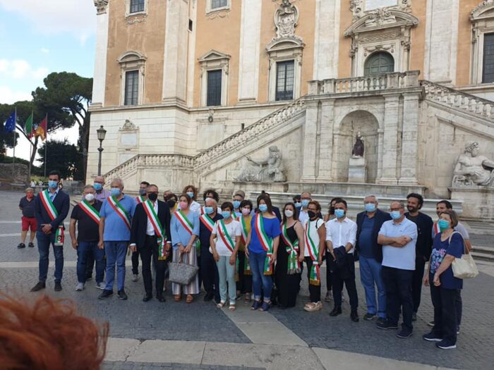 colleferro rifiuti di roma protesta campidoglio