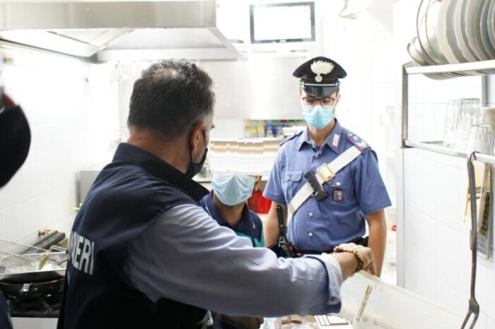 Raid nei laboratori italiani Apharm: spariscono dispositivi medici HYAMIRA FORTE. Allerta del ministero della Salute: “Potenziali rilevanti rischi per la salute”  