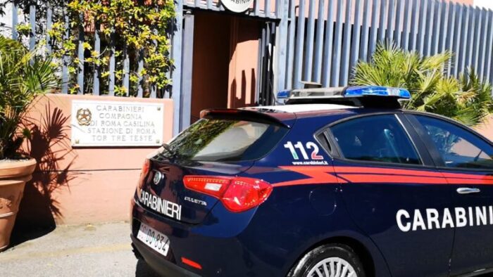 Tor Tre Teste. Vicini da incubo: vessavano una famiglia dal 2016. Arrestati due fratelli stalker condominiali