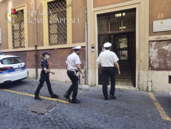 Roma. Documenti falsi per ottenere il permesso di soggiorno: fermato 42enne