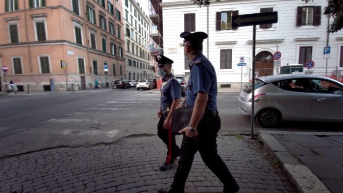 esquilino controlli carabinieri multate tre persone