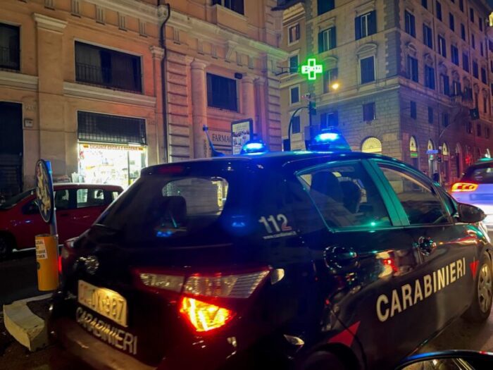 Casal de' Pazzi. Giocano a "suona e scappa" ai citofoni ma uno di loro era ricercato per rapina