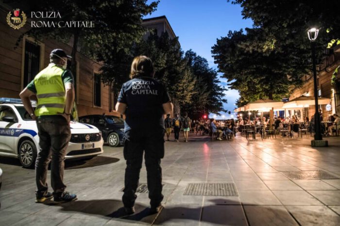 Roma, controlli nelle zone della movida. Sanzionati due stabilimenti sul litorale e due minimarket tra Cecchignola e Centro Storico