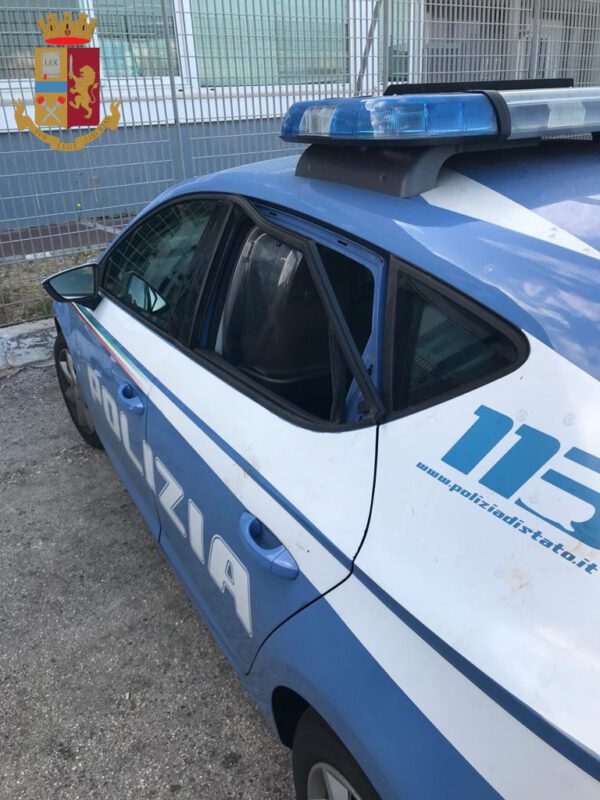 Anzio. Litiga con una donna e aggredisce una volante: arrestato un 36enne