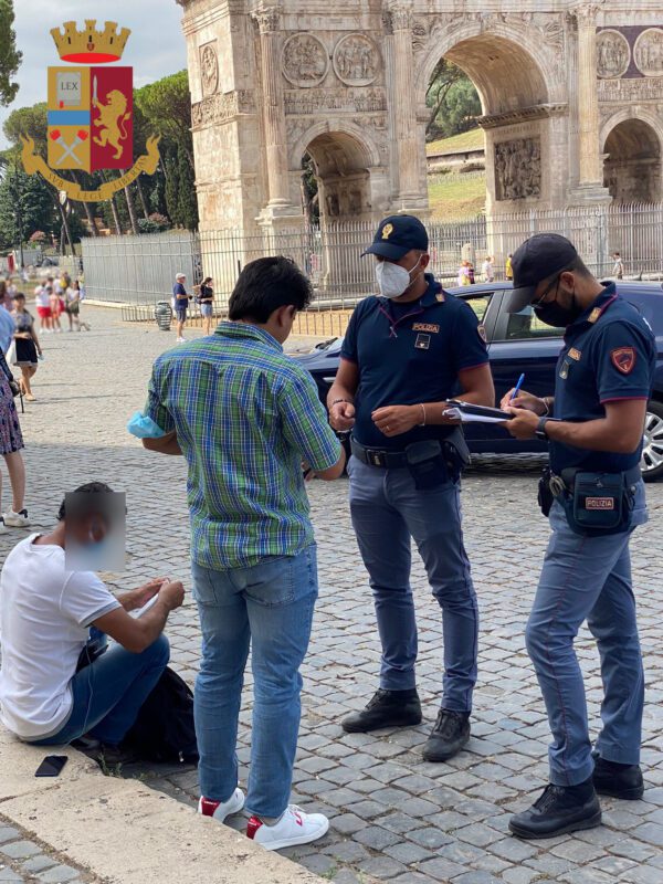 Roma. Controlli interforze nell'area del parco archeologico del Colosseo