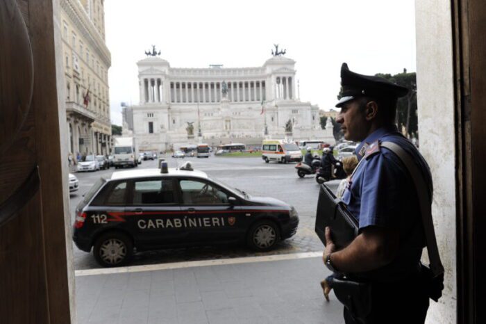 Roma. Entra in una caserma per chiedere informazioni ma viene arrestato: era ricercato da 9 anni