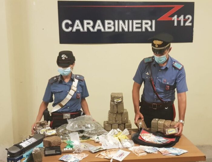 Pomezia. Arrestate due persone trovate in possesso di 11kg di droga e 7mila euro in contanti