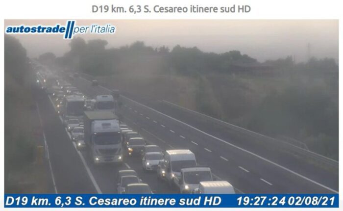 Autostrada A1 incidente tra Roma Sud e Monte Porzio Catone traffico San Cesareo oggi 2 agosto 2021