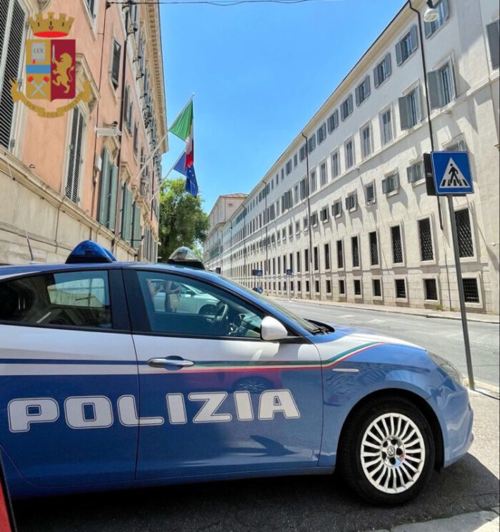 Roma. Minaccia di morte e aggredisce la madre per soldi: arrestato un 28enne
