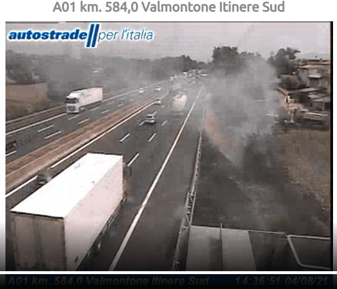 A1 incendio tra Roma Sud e Valmontone fumo in autostrada oggi 4 agosto 2021