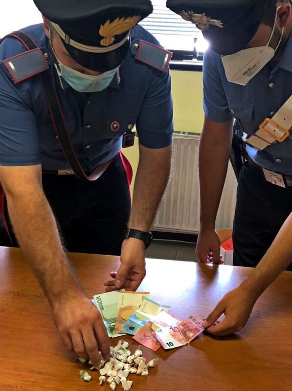 Tor Bella Monaca. Sorpreso con 77 dosi di cocaina: arrestato pusher 49enne