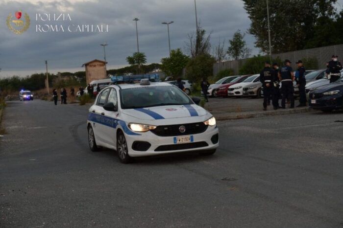 Roma. Avviate le operazioni di sgombero del campo rom La Barbuta (FOTO)