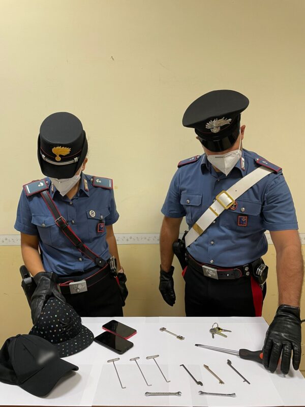 Spinaceto. Topi d'appartamento sorpresi in azione: tre arresti