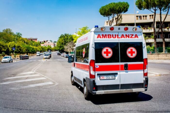 Un altro incidente sul lavoro a Roma: netturbino cade da 3 metri