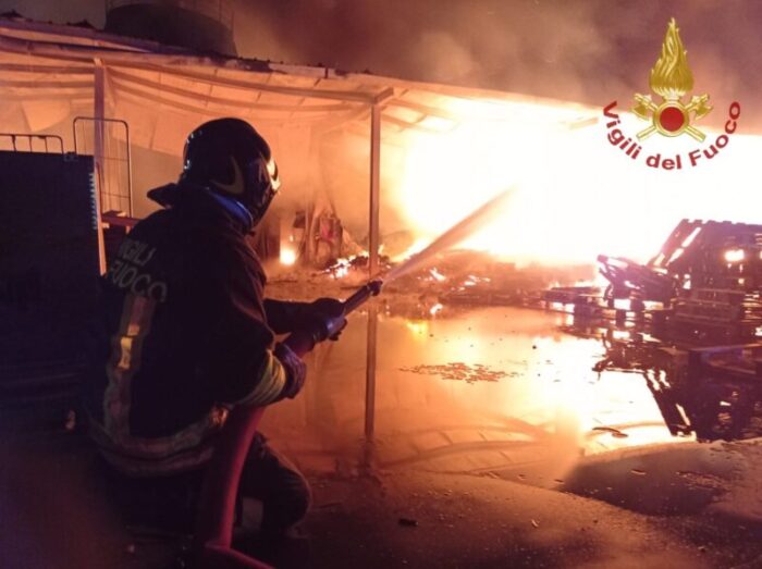 anagni incendio capannone industriale