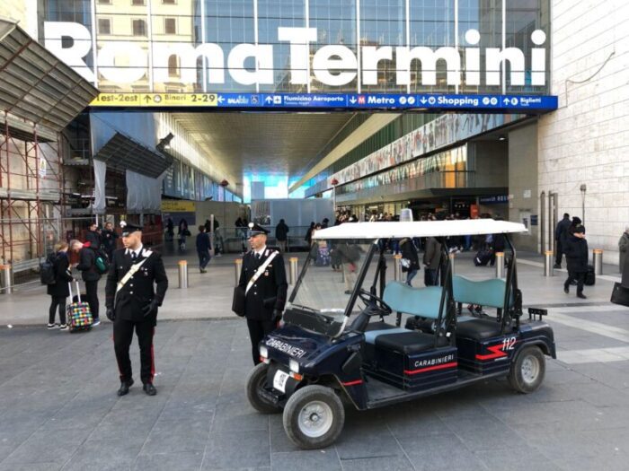 Roma Termini. Molestatrice delle biglietterie si finge impiegata per spillare soldi ai viaggiatori