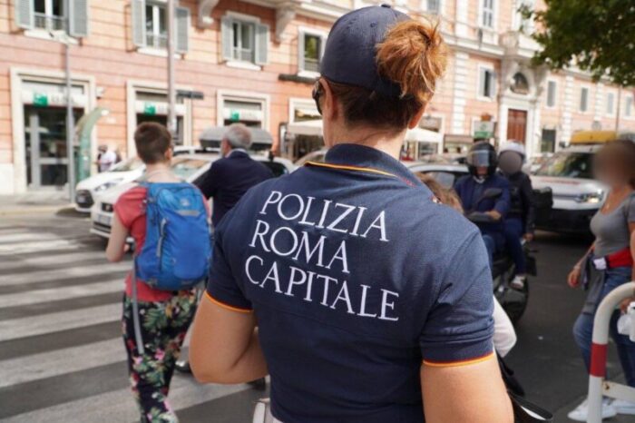 roma piazza della radio passa rosso vigili