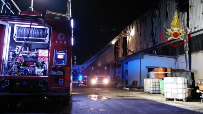 Frosinone. Fiamme in un capannone industriale di via Le Lame