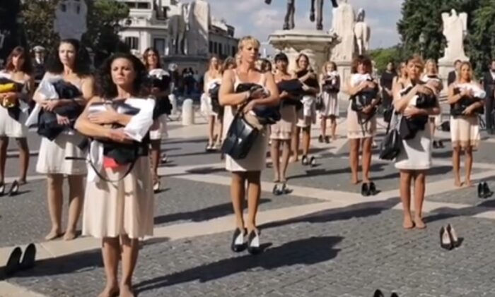 alitalia flash mob dipendenti campidoglio