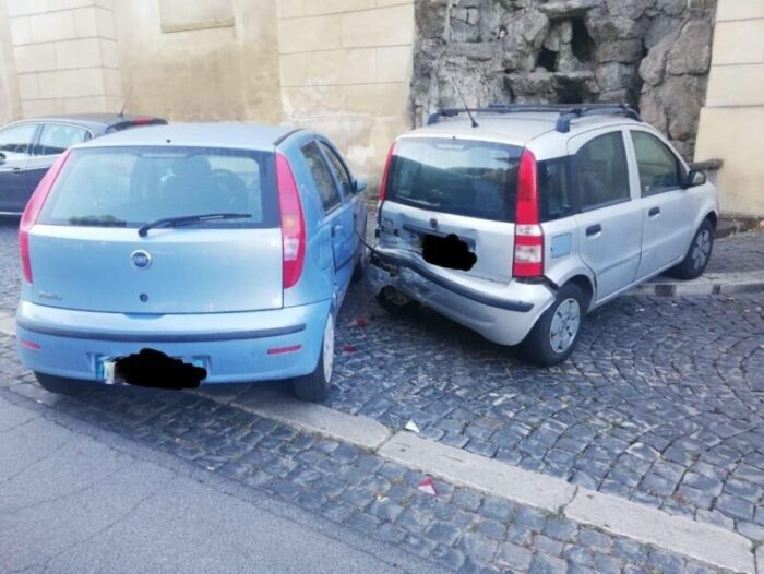 Frascati. Urta violentemente due auto in sosta e poi se ne torna a casa a dormire: identificato giovane responsabile