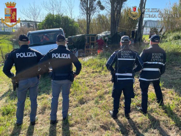 Roma, parco del Pineto. Sgomberato accampamento abusivo: avviati gli interventi di bonifica