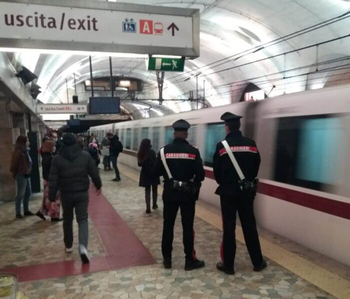 Roma, interrotta circolazione dei treni sulla Metro B: soccorsa una persona sui binari alla fermata Bologna
