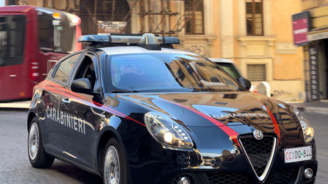 Monteverde. Tenta di rapinare una donna in auto ma desiste e scappa: arrestato 25enne