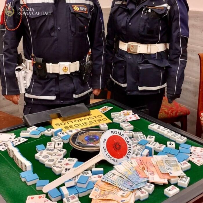 Torpignattara. Chiuso bar: all'interno sorpresa attività di gioco d'azzardo illegale. Denunciate 8 persone