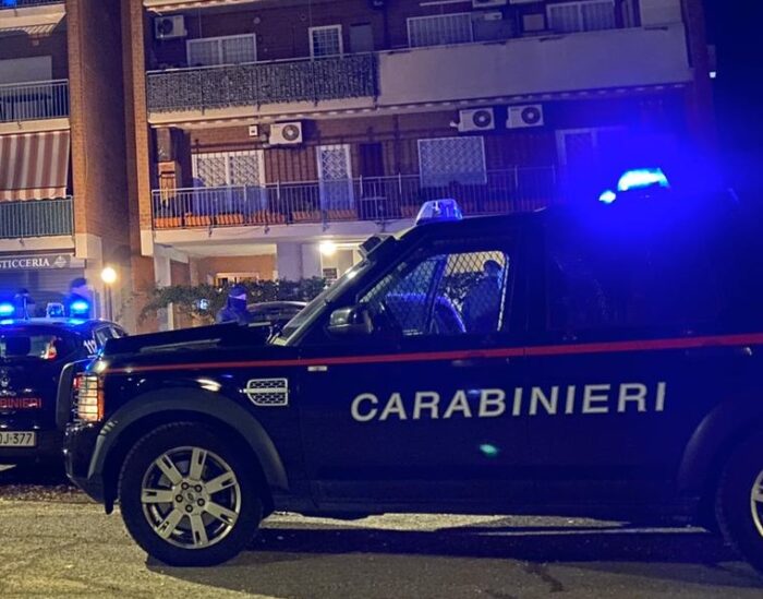 Quadraro. Si presenta a casa della ex, pretende di vedere il figlioletto di 15 mesi e aggredisce la donna: arrestato 39enne