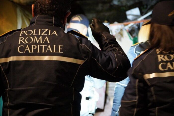 Roma Termini, intervento all'alba della Polizia Locale: fermate 10 persone
