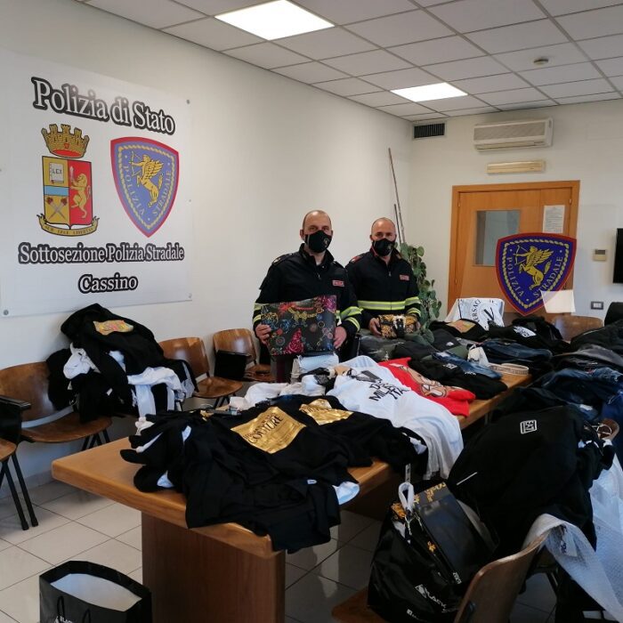 Cassino, in autostrada con capi di abbigliamento rubati per oltre 40mila euro: derivanti da furto in una boutique di Pontecorvo