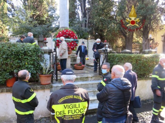 Roma. I Vigili del Fuoco celebrano la commemorazione dei defunti (FOTO)