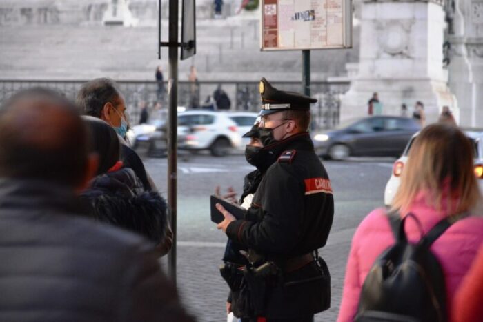 Castro Pretorio, sorpresi titolare e avventore di un ristorante senza Green Pass. I controlli nel centro della Capitale