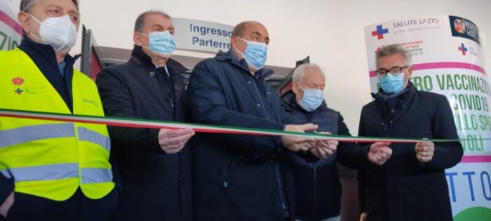 Covid. Inaugurato nuovo hub vaccinale a Tivoli dal presidente della Regione Zingaretti