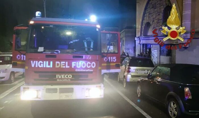 Ostiense, fiamme in un'officina meccanica: intervengono i Vigili del Fuoco