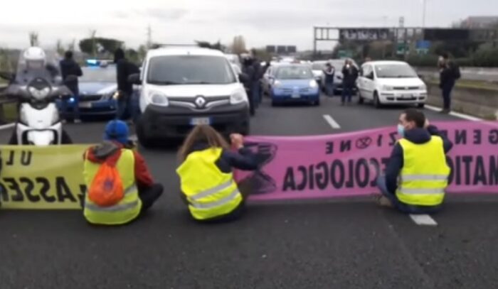 Manifestazione sul Grande Raccordo Anulare: identificate e denunciate otto persone