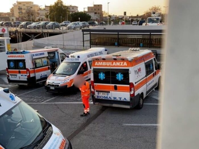 roma ambulanze bloccate barella sindacato nursind