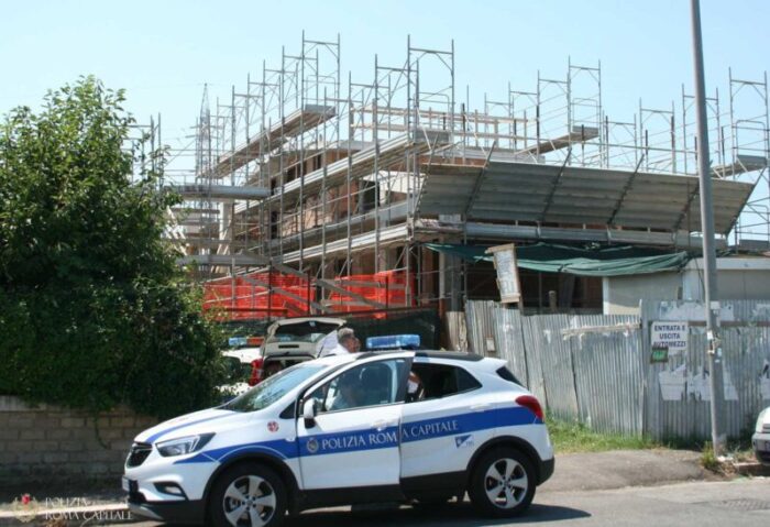 Casal Palocco. Occupa una palazzina già sequestrata per abusi edilizi: in manette una 60enne