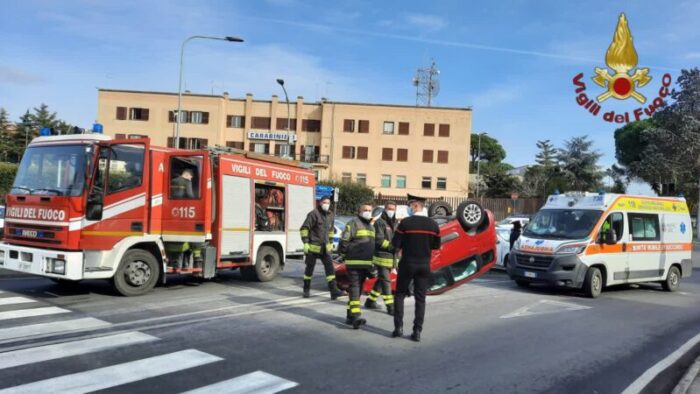 Grave incidente a Bracciano: auto ribaltata, un ferito