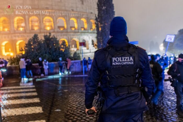 Capodanno, notte di controlli a Roma: sequestro di materiali esplosivi, verifiche nei locali pubblici e nelle strade. Ecco cosa è emerso