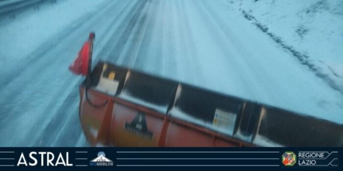 Neve e ghiaccio, attivi mezzi spazzaneve e spargisale sulla Carpinetana e sulla Pedemontana Monti Lepini