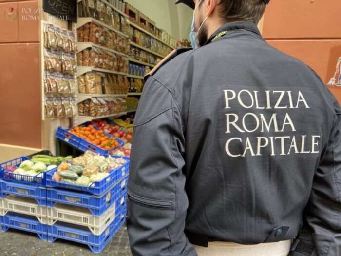 Spettacoli, balli e scarsa igiene in cucina: multato un locale nella zona nord di Roma. I controlli nella Capitale