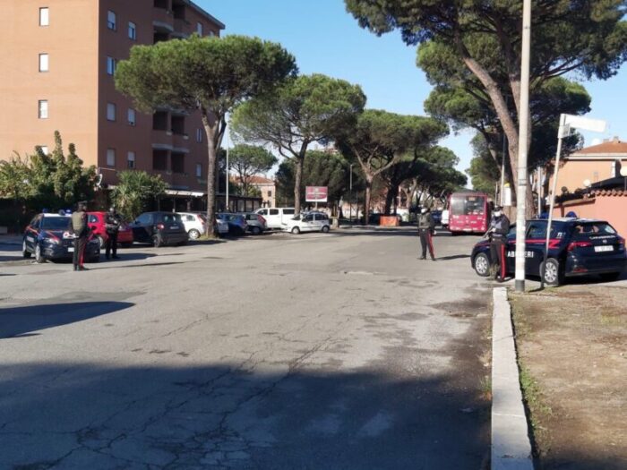 Spacciava in un parco al centro di Ostia, arrestato 23enne