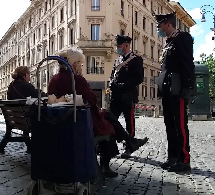 Roma. Raggiravano e truffavano gli anziani promettendo visite presso medici inesistenti