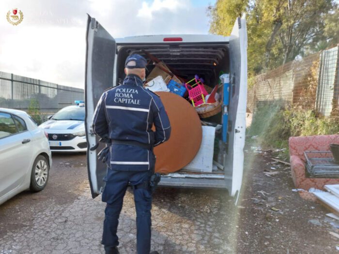 roma svuota cantine illegali via lombroso campi rom