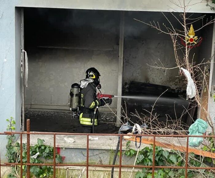 Ponte Mammolo incendio ex fabbrica di penicillina Tiburtina